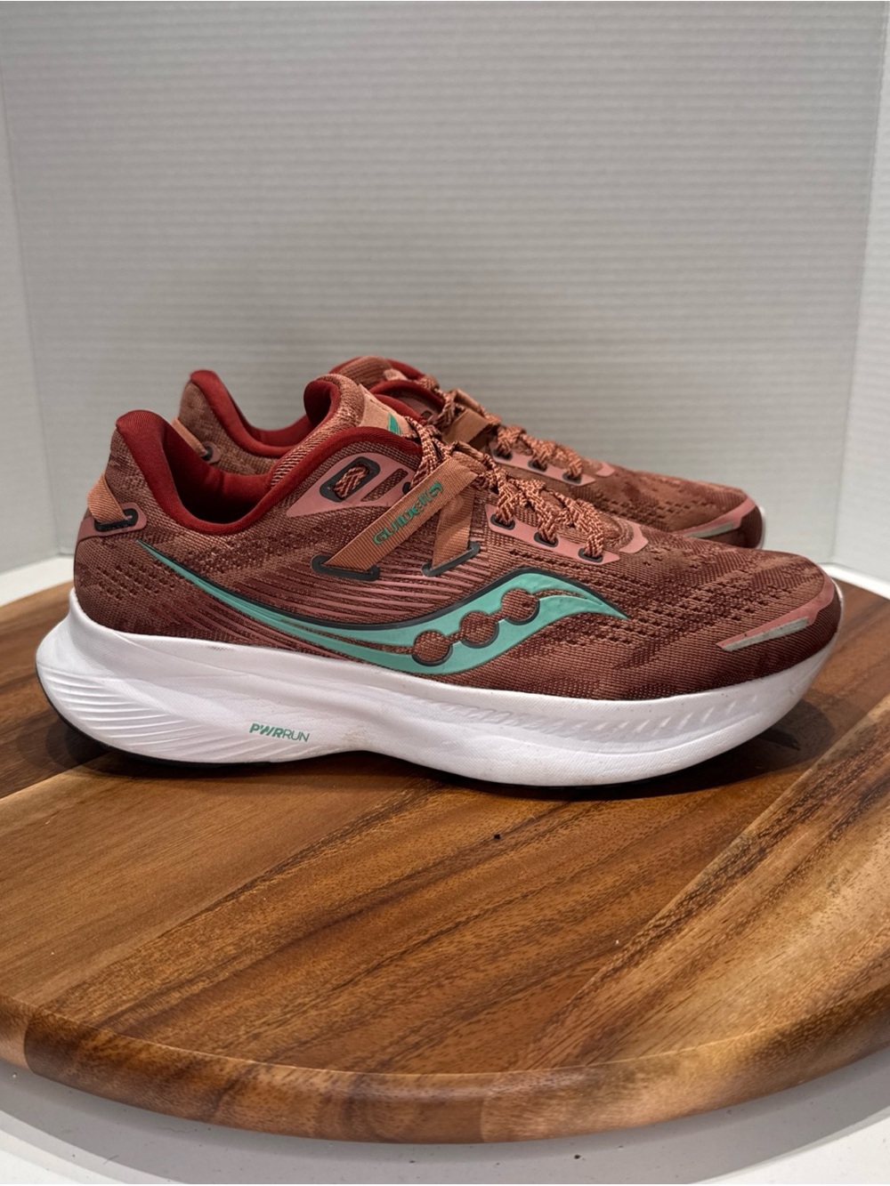 Saucony Guide 16 Running Sneakers Shoes S1081025 Red Fabric Women’s Size 8